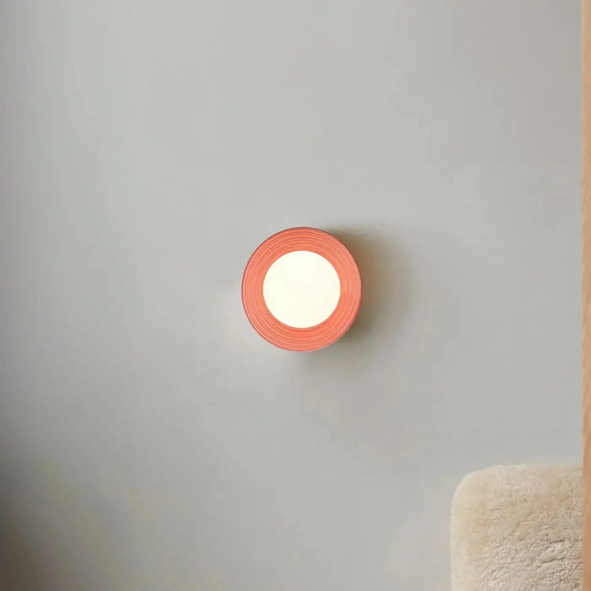 Applique murale en céramique striée et globe opale, IP44