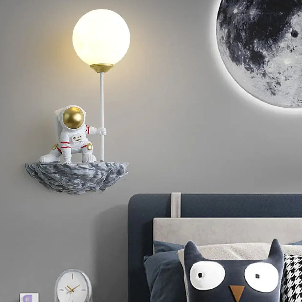 Applique murale astronaute avec sphère lumineuse, 4 modèles