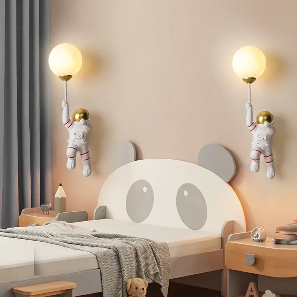 Applique murale astronaute avec sphère lumineuse, 4 modèles