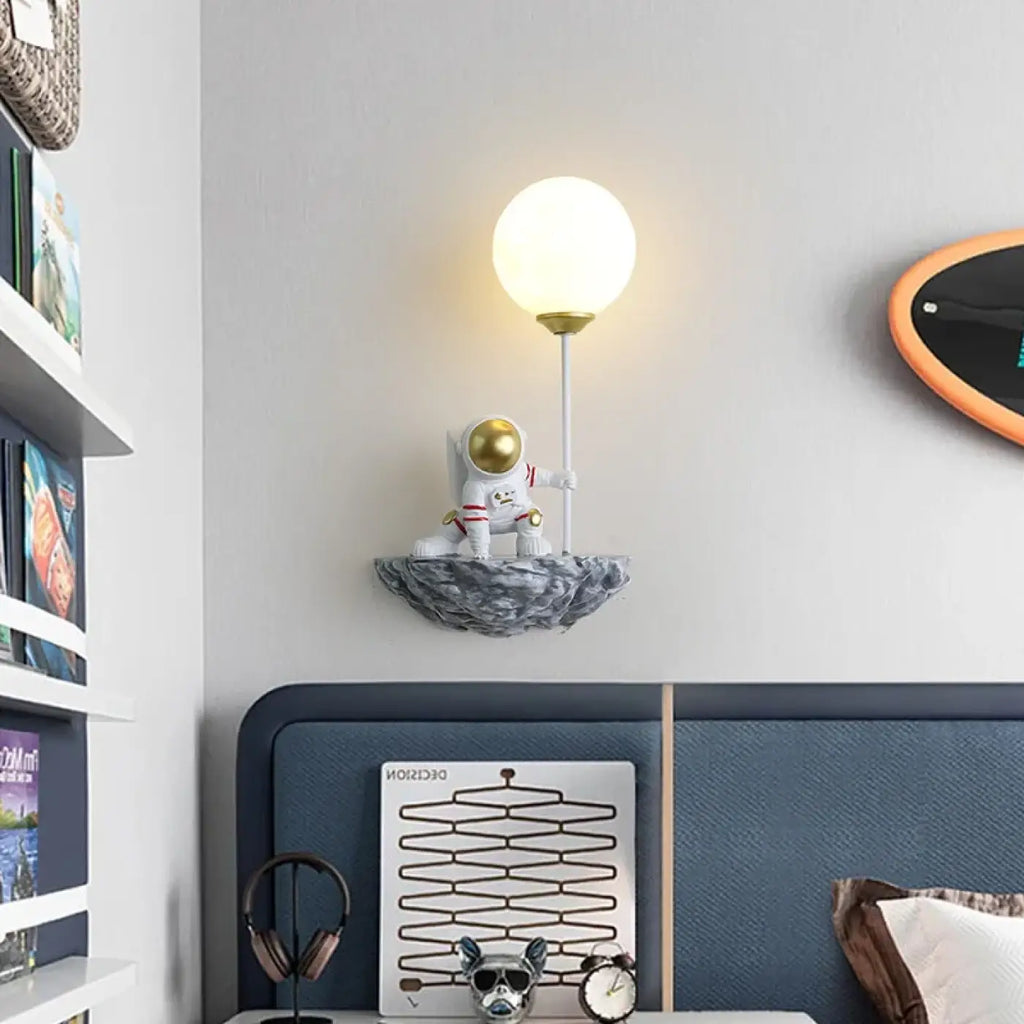 Applique murale astronaute avec sphère lumineuse, 4 modèles