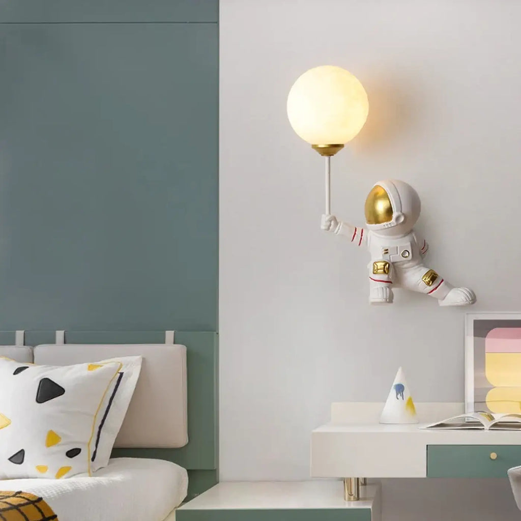 Applique murale astronaute avec sphère lumineuse, 4 modèles