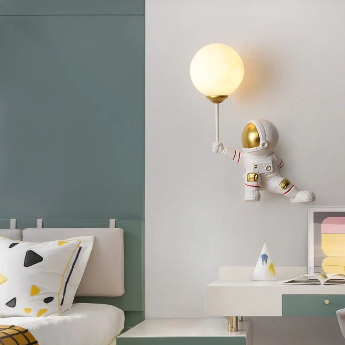 Applique murale astronaute avec sphère lumineuse, 4 modèles
