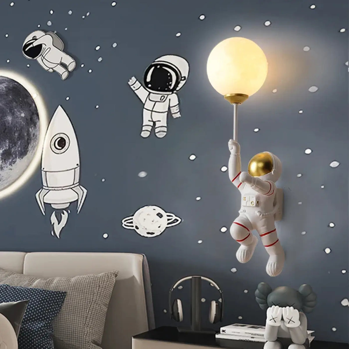 Applique murale astronaute avec sphère lumineuse, 4 modèles