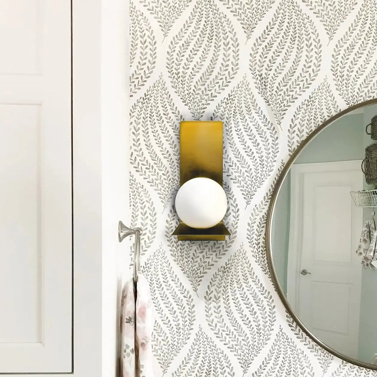 Applique à globe en verre blanc pour salle de bain, IP44, G9