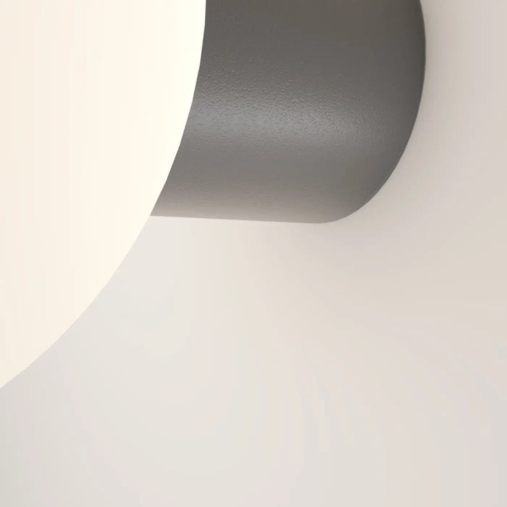Applique extérieure globe opale sur bras en métal, IP54
