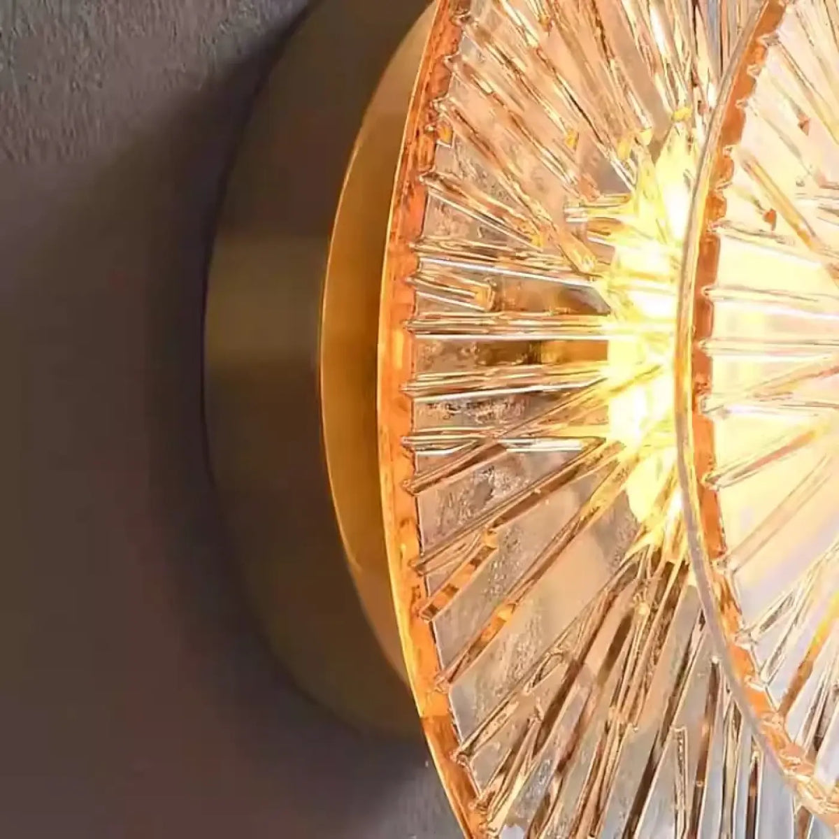 Applique LED dorée en forme de soleil