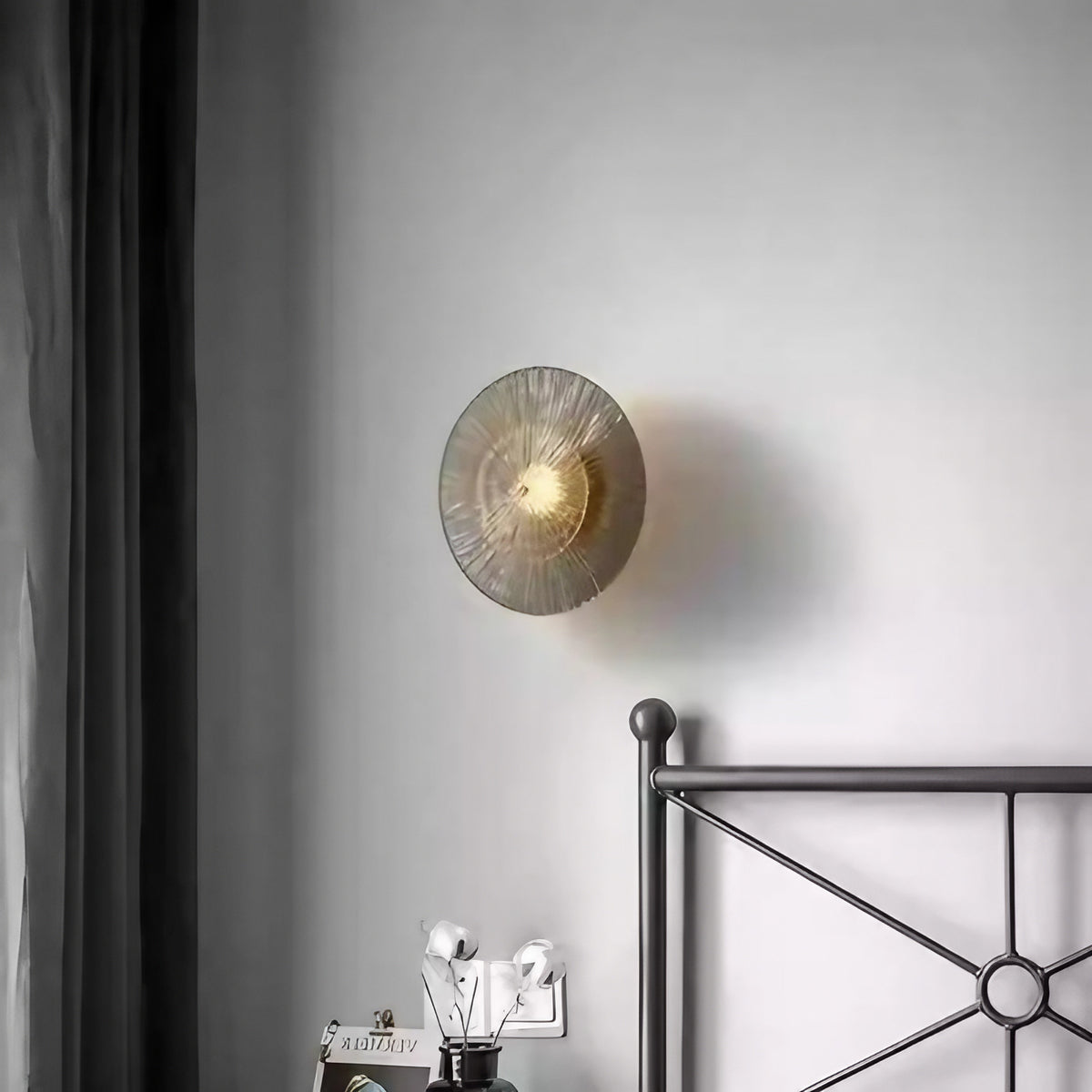 Applique LED dorée en forme de soleil