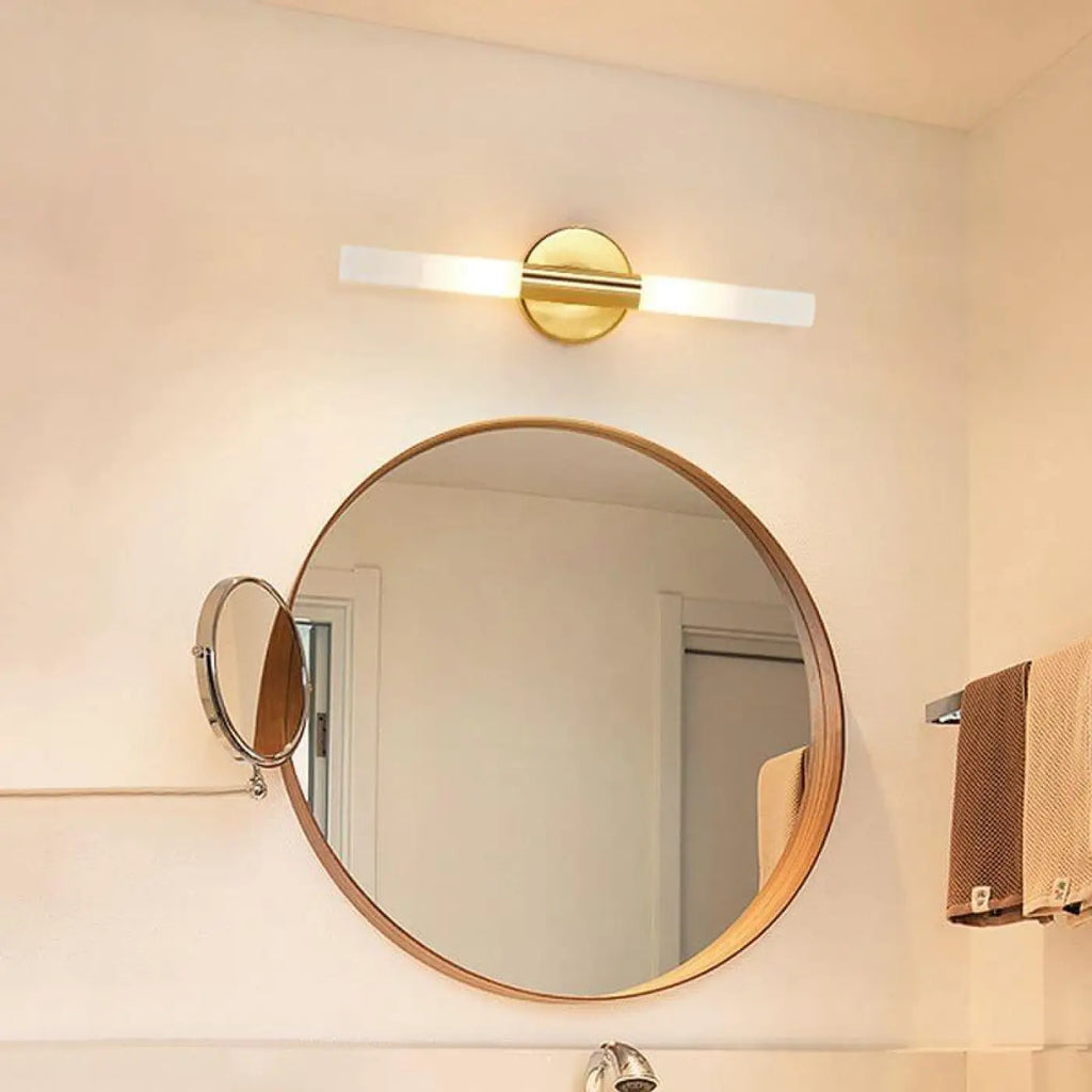 Applique murale noire ou dorée pour éclairer un miroir