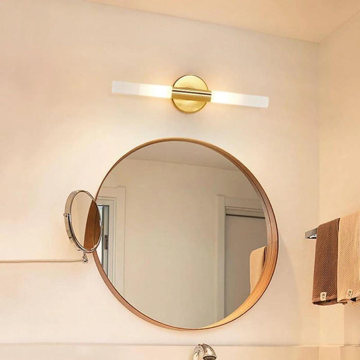 Applique murale noire ou dorée pour éclairer un miroir