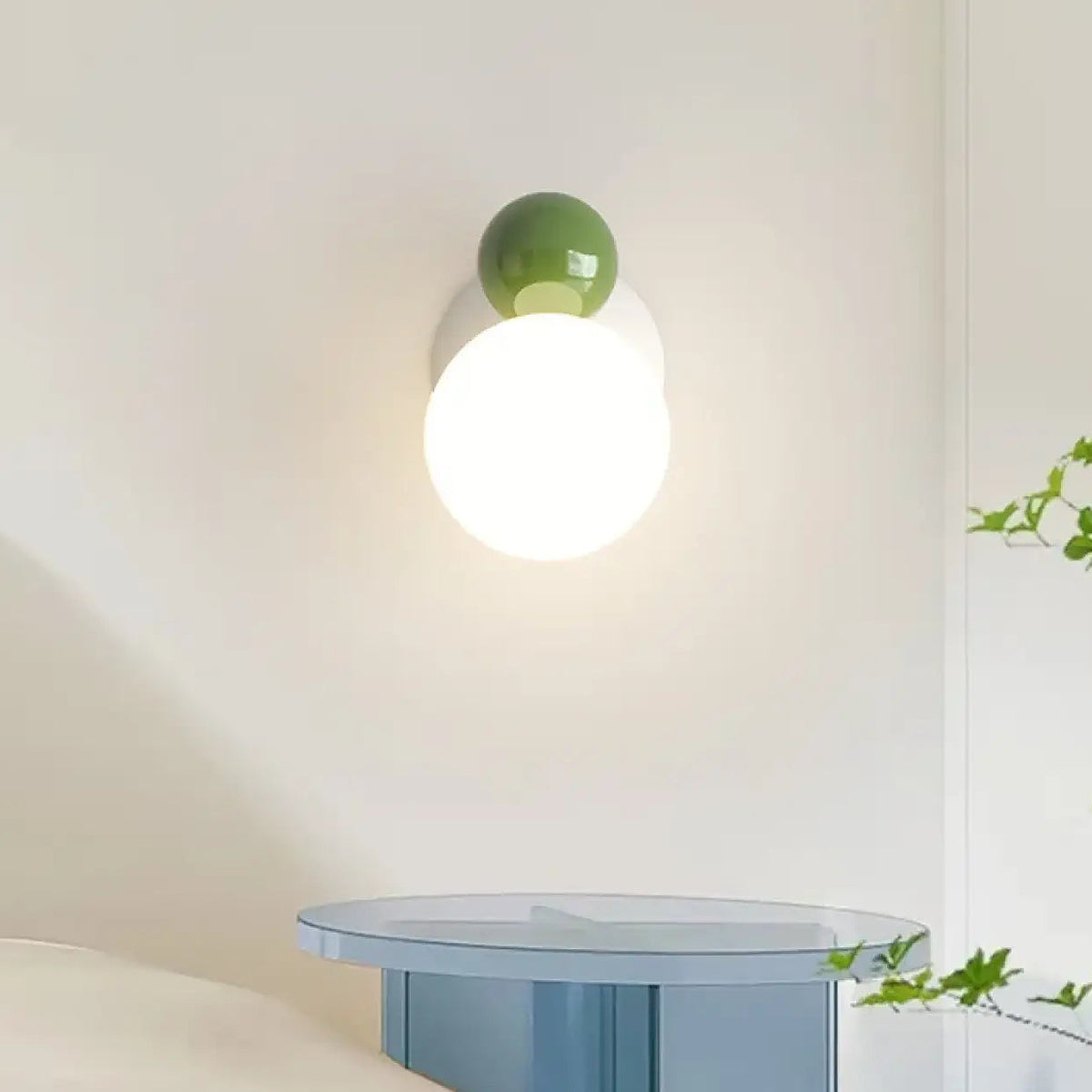 Applique murale boule blanche et petite boule rouge ou verte