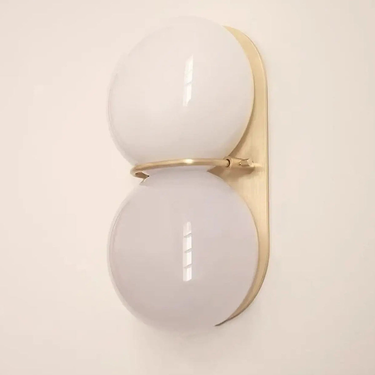 Applique murale à deux boules en verre opalin, cinq coloris, blanc