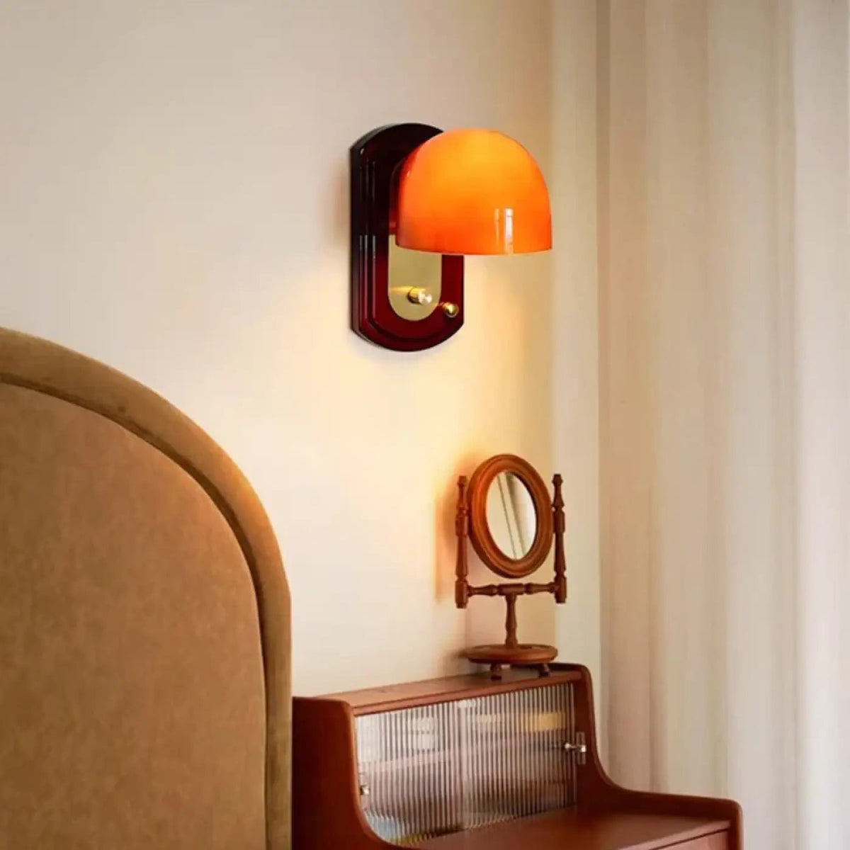 Applique murale bois marron et abat-jour orange