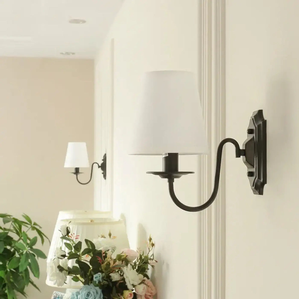 Applique d'escalier blanche au style vintage