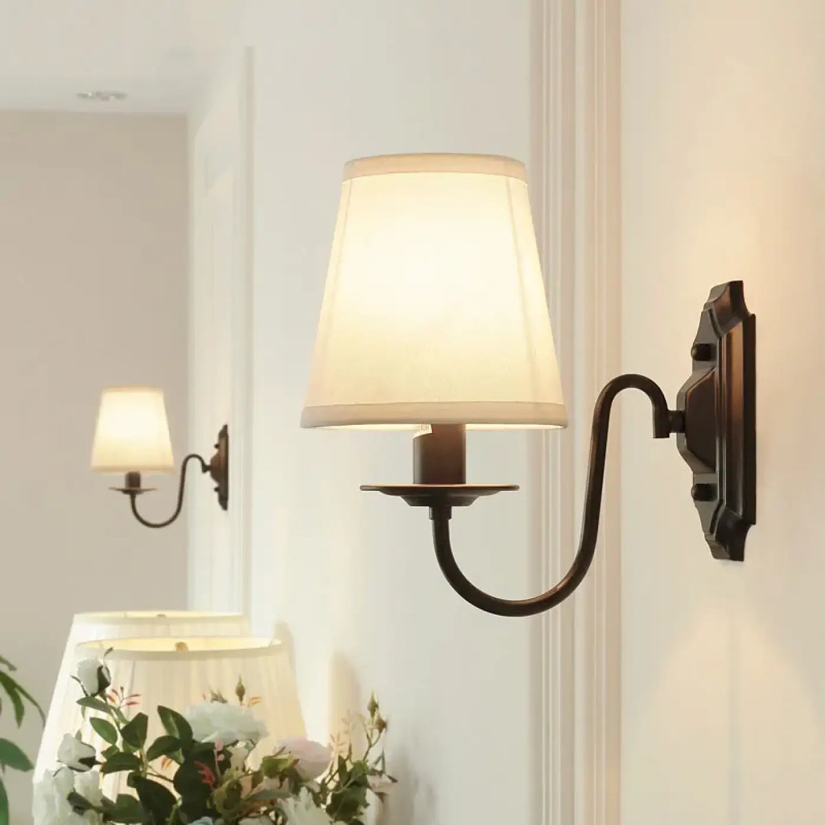 Applique d'escalier blanche au style vintage