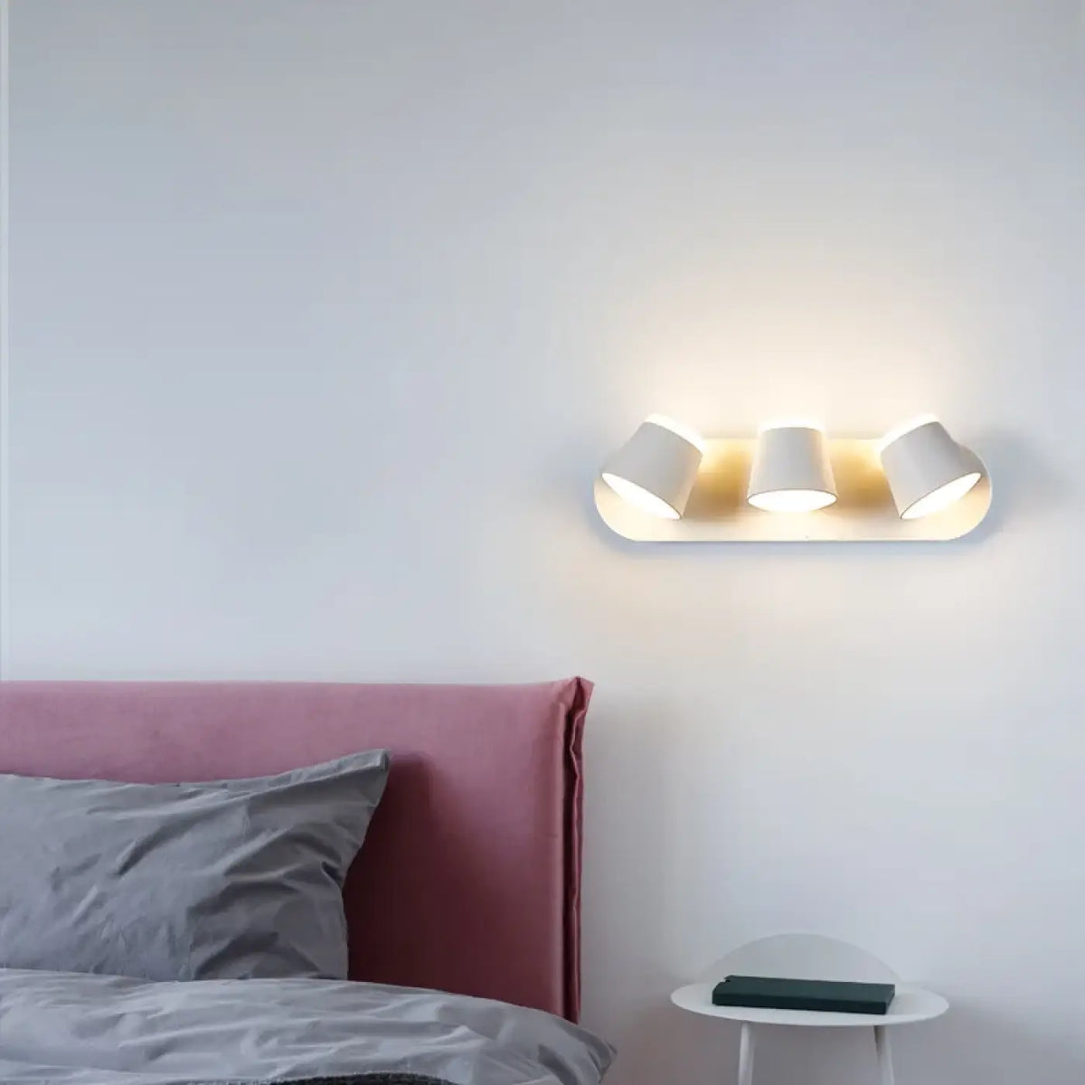 Applique de tête de lit blanche, un ou trois abat-jour