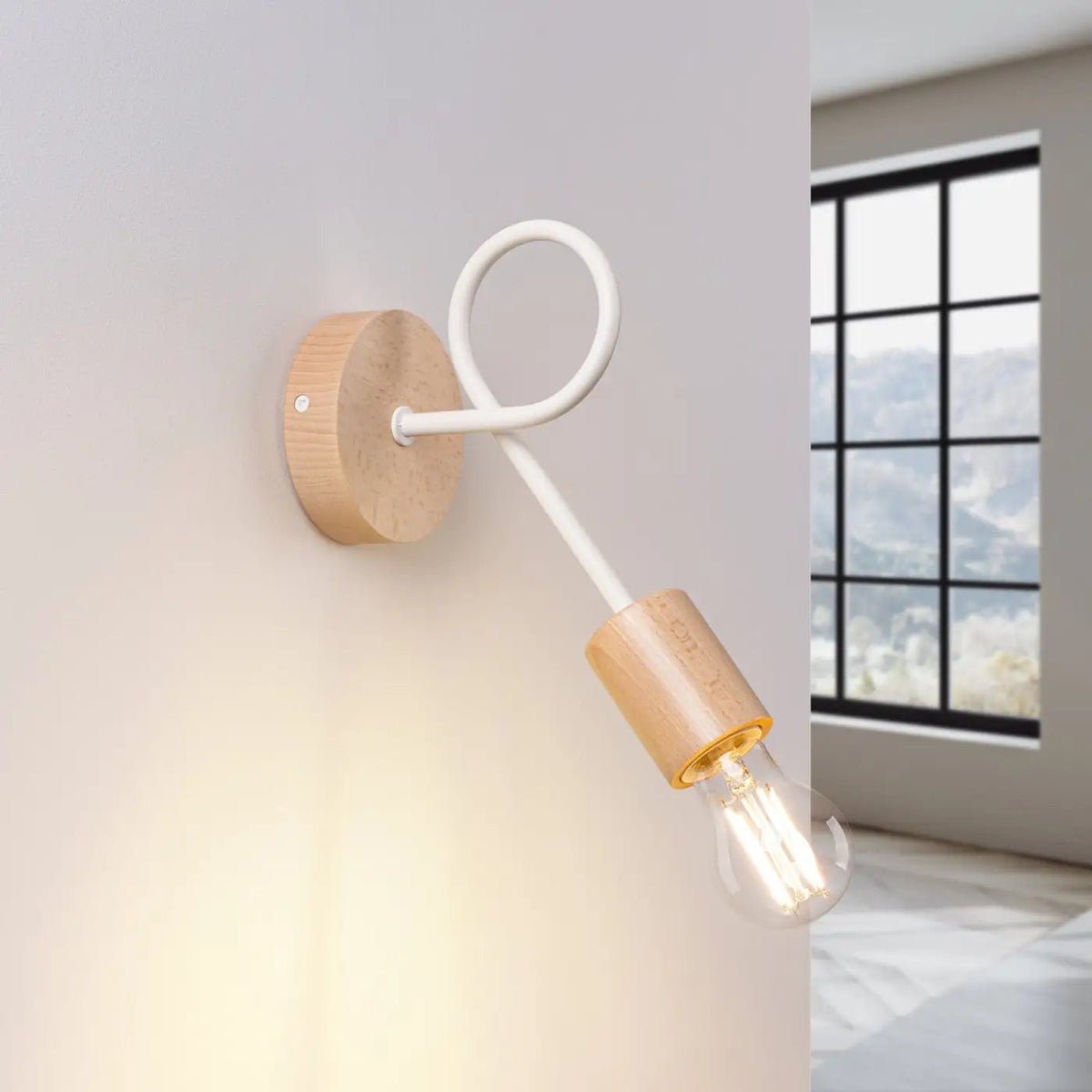 Applique murale bois naturel à bras en boucle, ampoule E27