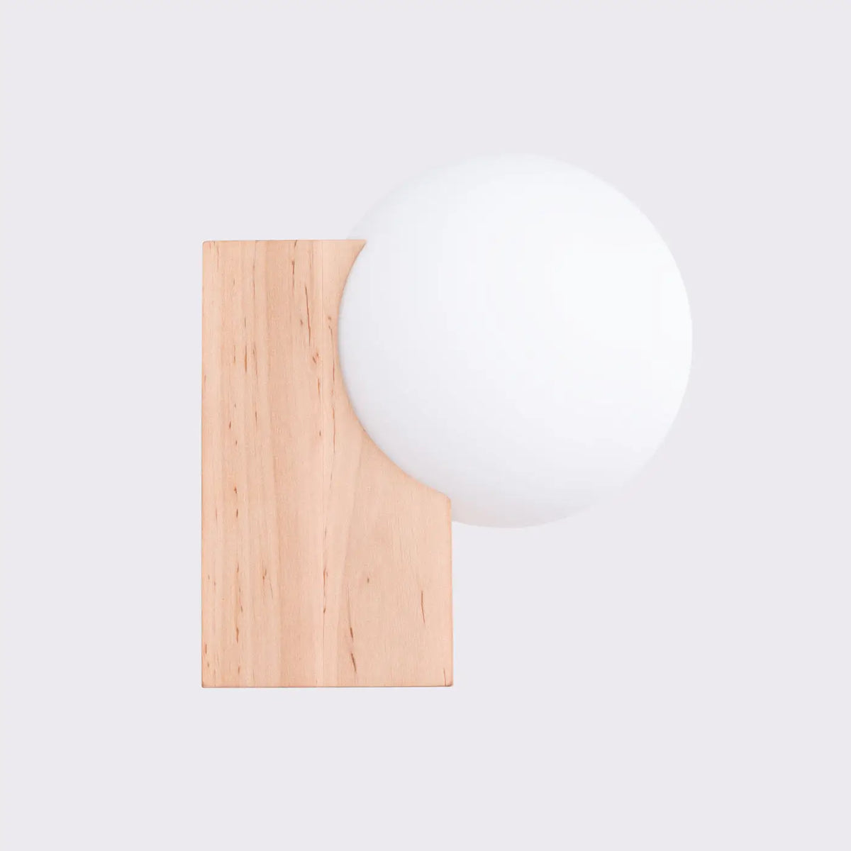 Applique murale bloc en bois naturel et globe opalin de 12 cm