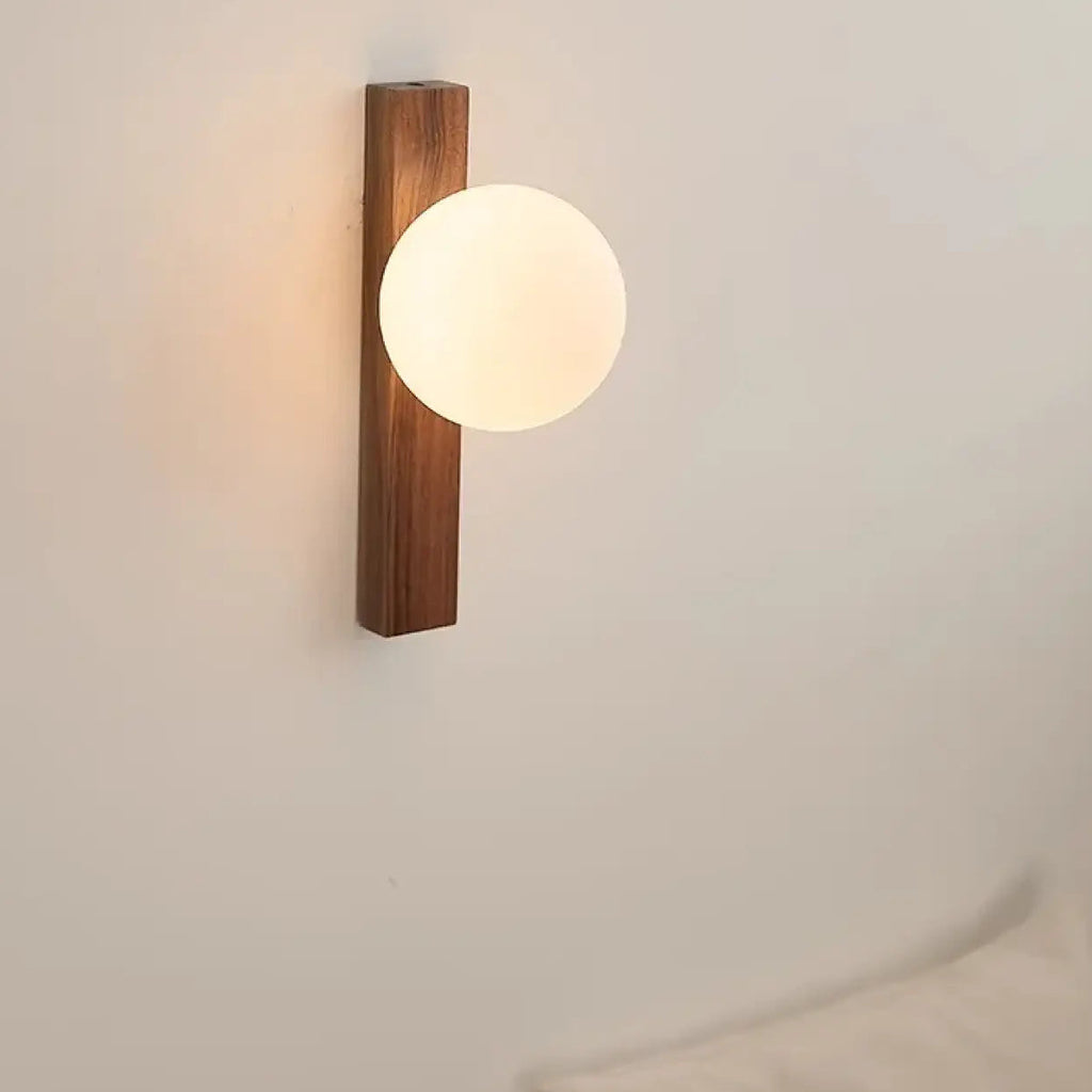 Applique murale LED en noyer et globe de verre, tailles S et M