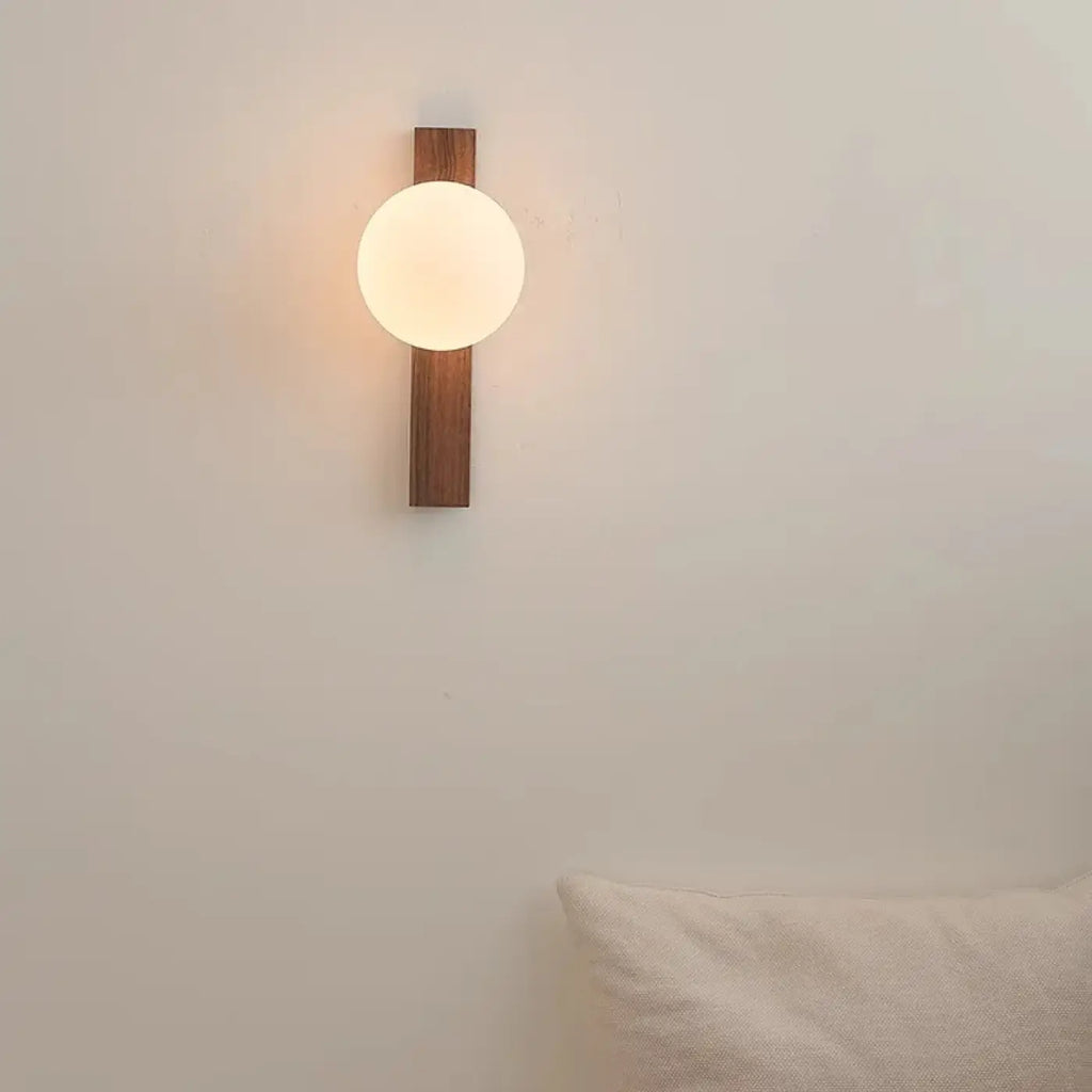 Applique murale LED en noyer et globe de verre, tailles S et M