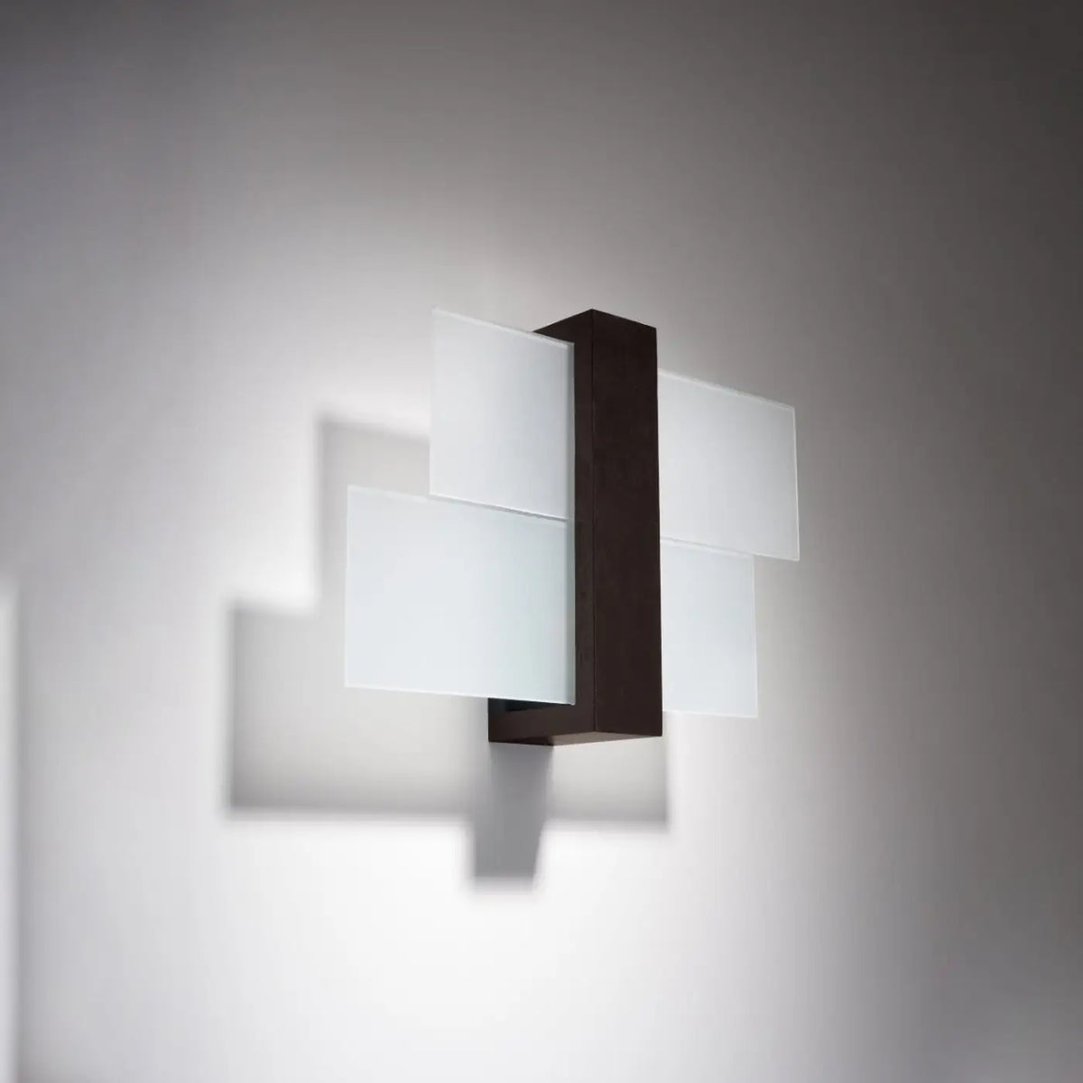 Applique murale en bois et plaques de verre dépoli décalées, 43 cm, wengé