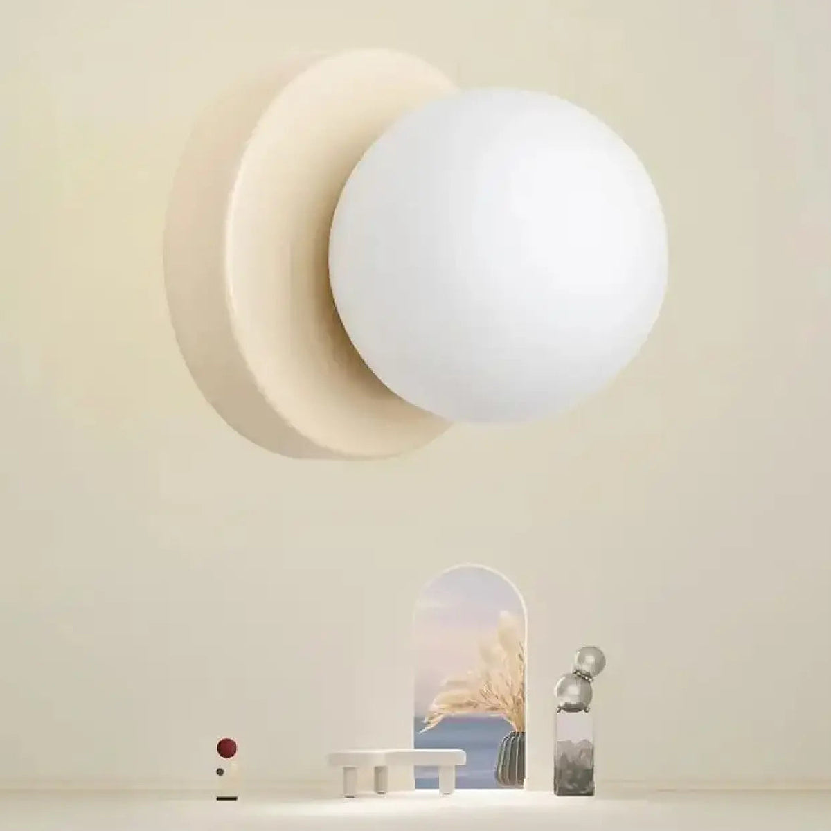 Applique murale boule blanche sur support coloré, cinq teintes, beige