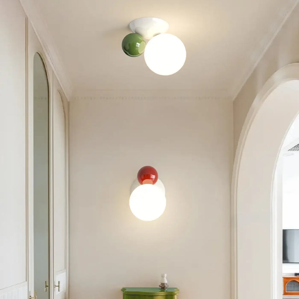 Applique murale boule blanche et petite boule rouge ou verte