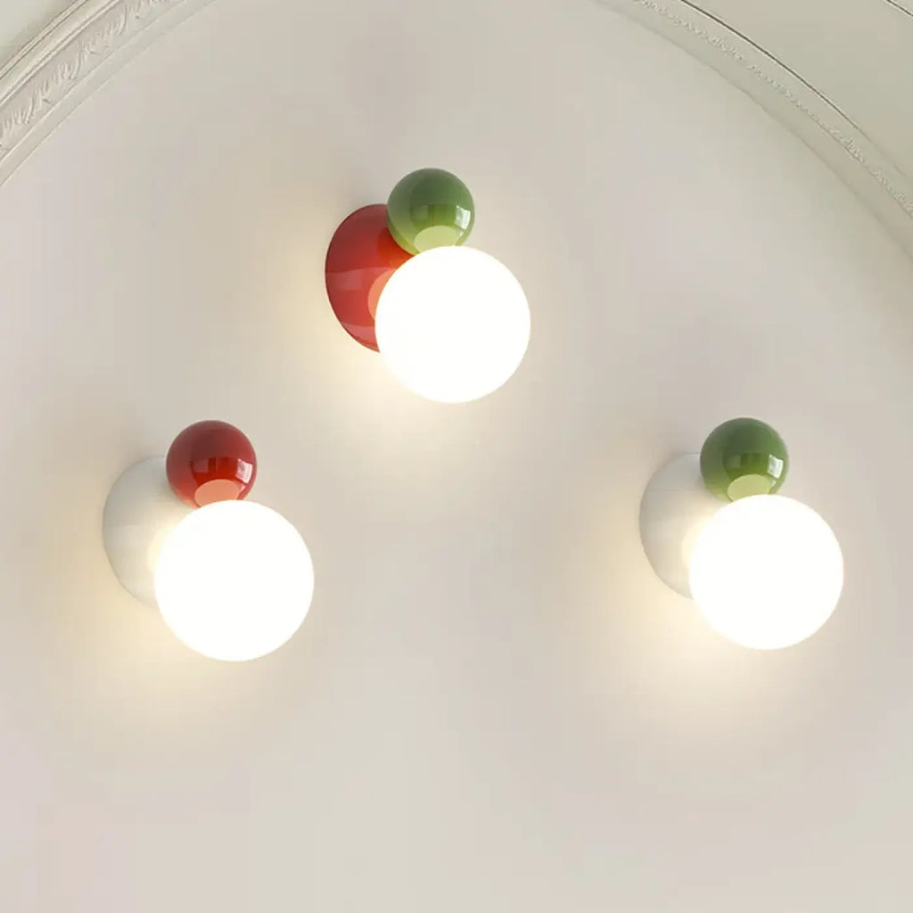 Applique murale boule blanche et petite boule rouge ou verte