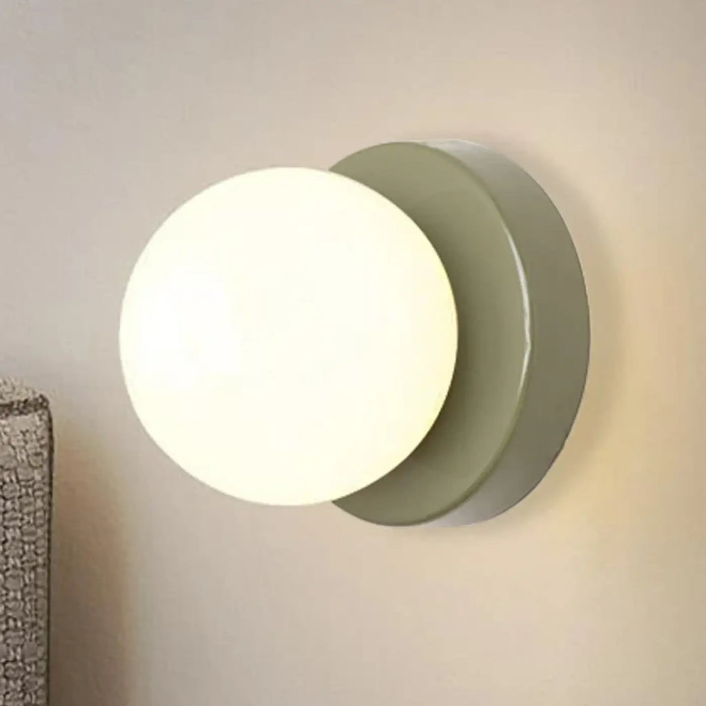 Applique murale boule blanche sur support coloré, cinq teintes, vert