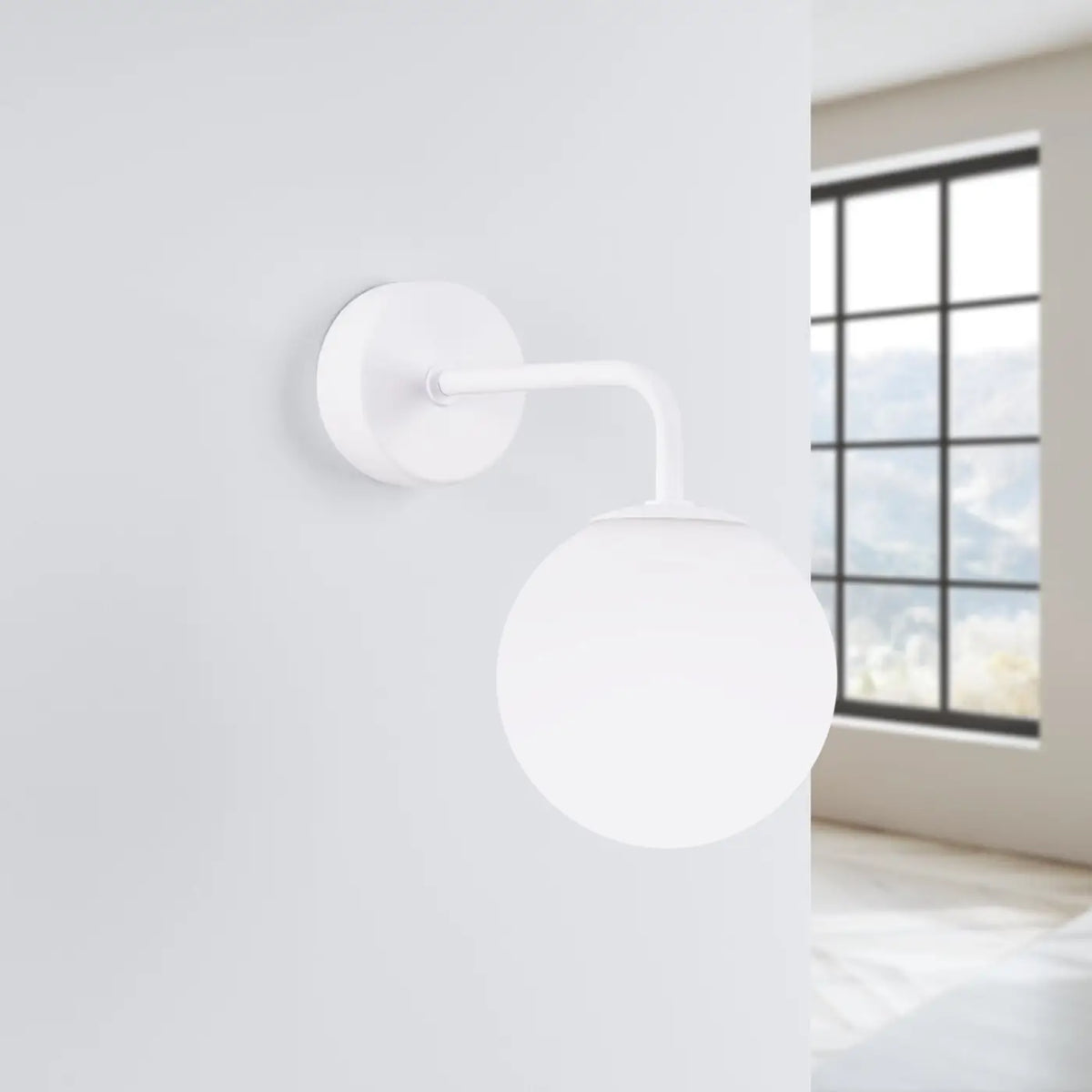 Applique murale bras courbé et globe en verre opale, G9, blanc
