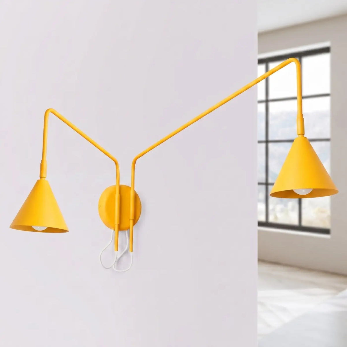 Applique murale à long bras et abat-jour conique, simple ou double, jaune