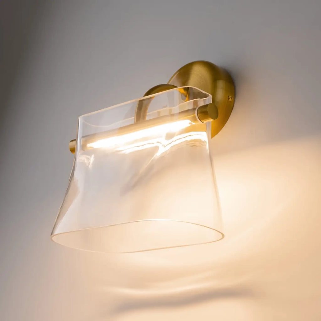 Applique murale LED finition laiton, abat-jour en verre transparent