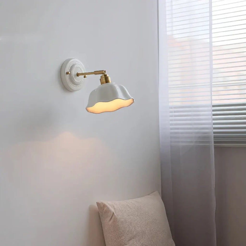 Applique murale rétro chic en céramique blanche