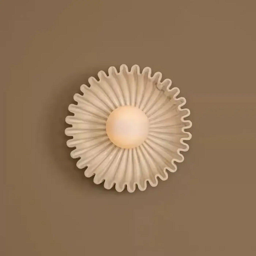 Applique murale fleur plissée avec globe lumineux au centre, blanc