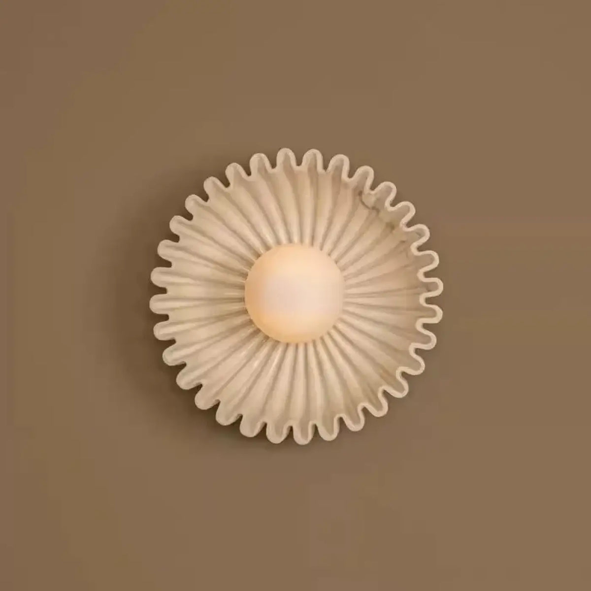 Applique murale fleur plissée avec globe lumineux au centre, blanc