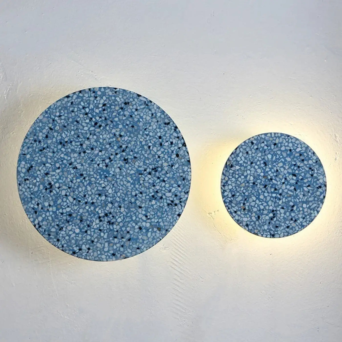 Applique LED ronde aspect granité, cinq coloris, trois tailles, bleu