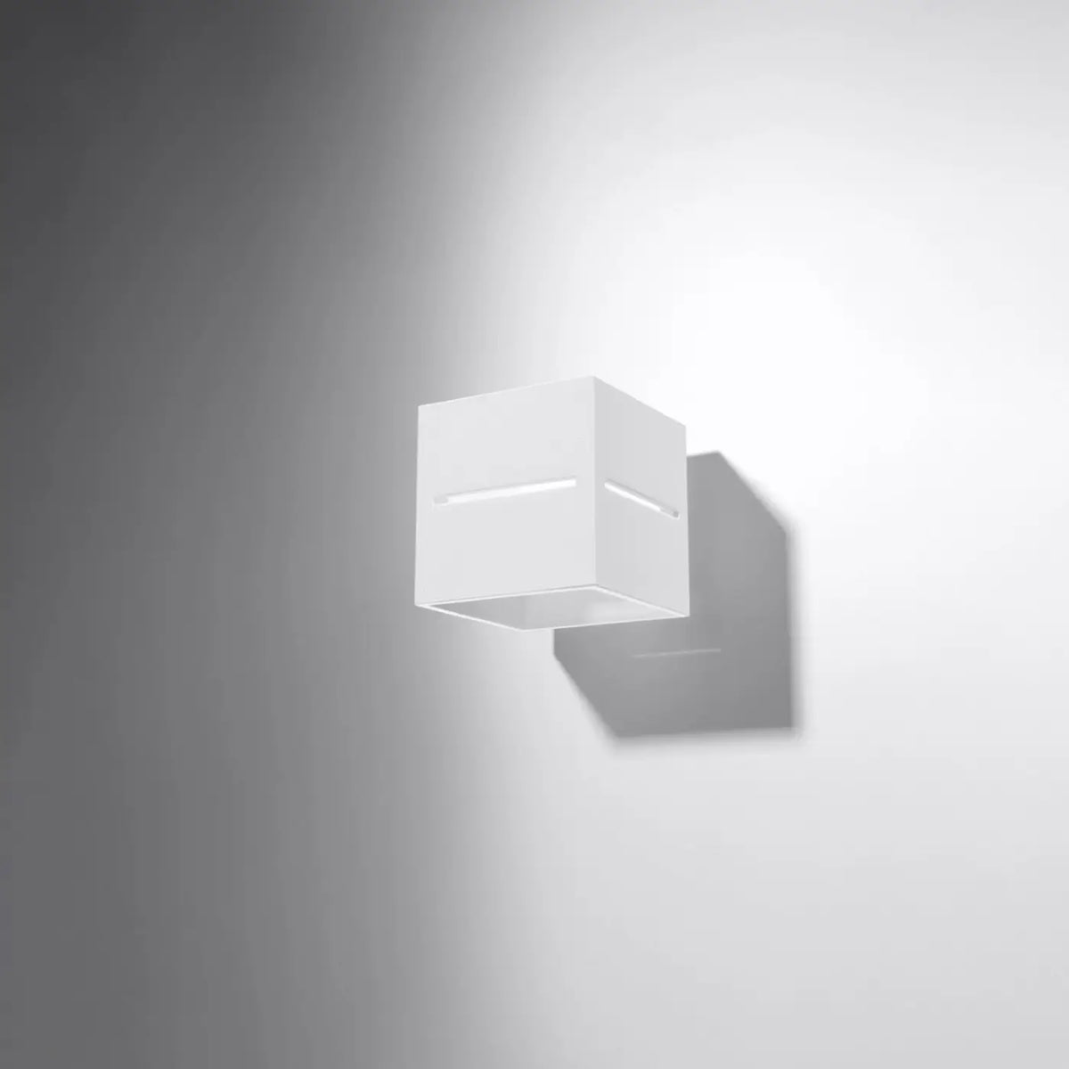 Applique murale cube en aluminium, lumière haut, bas et par une fente, blanc