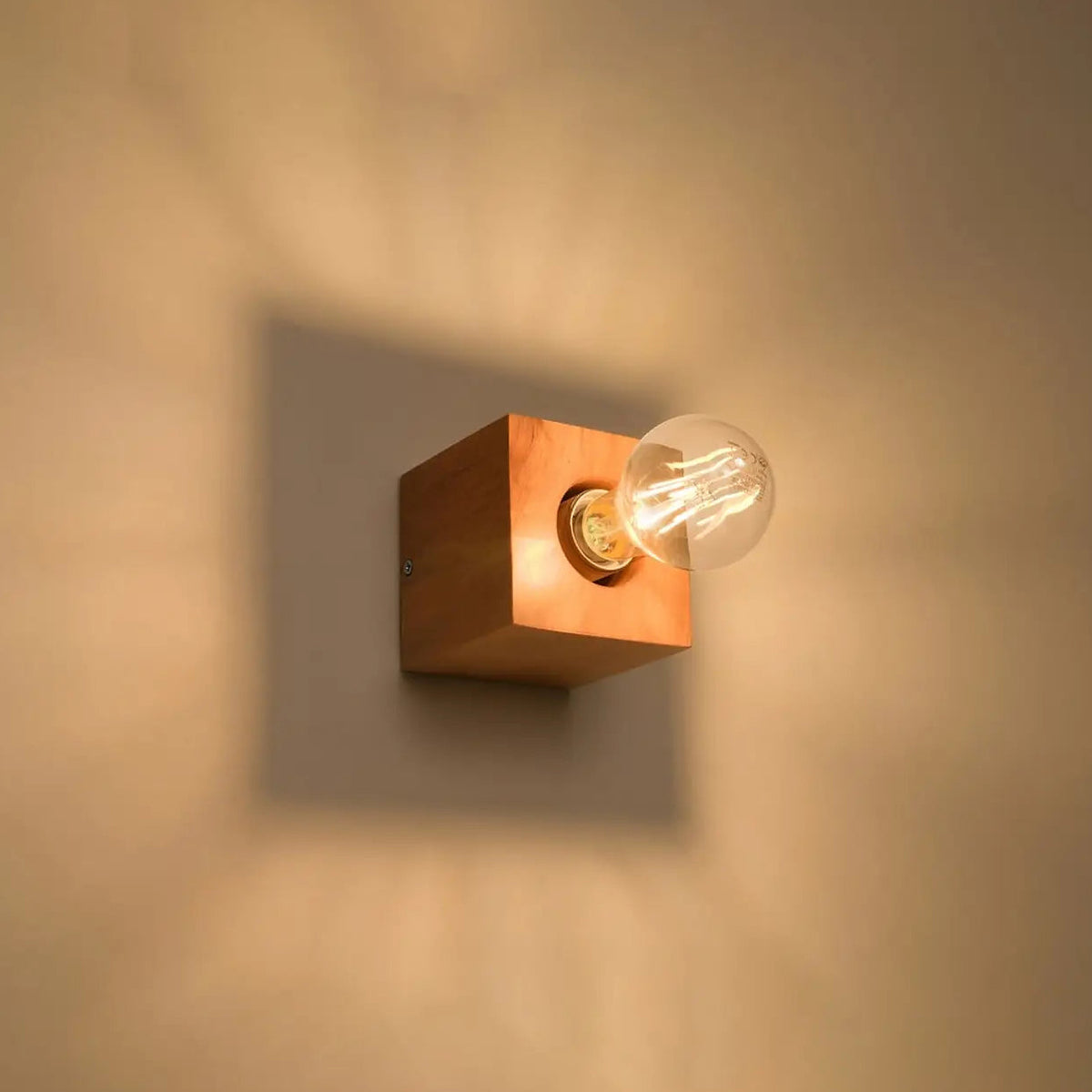 Applique murale cube en bois ou béton, ampoule apparente E27