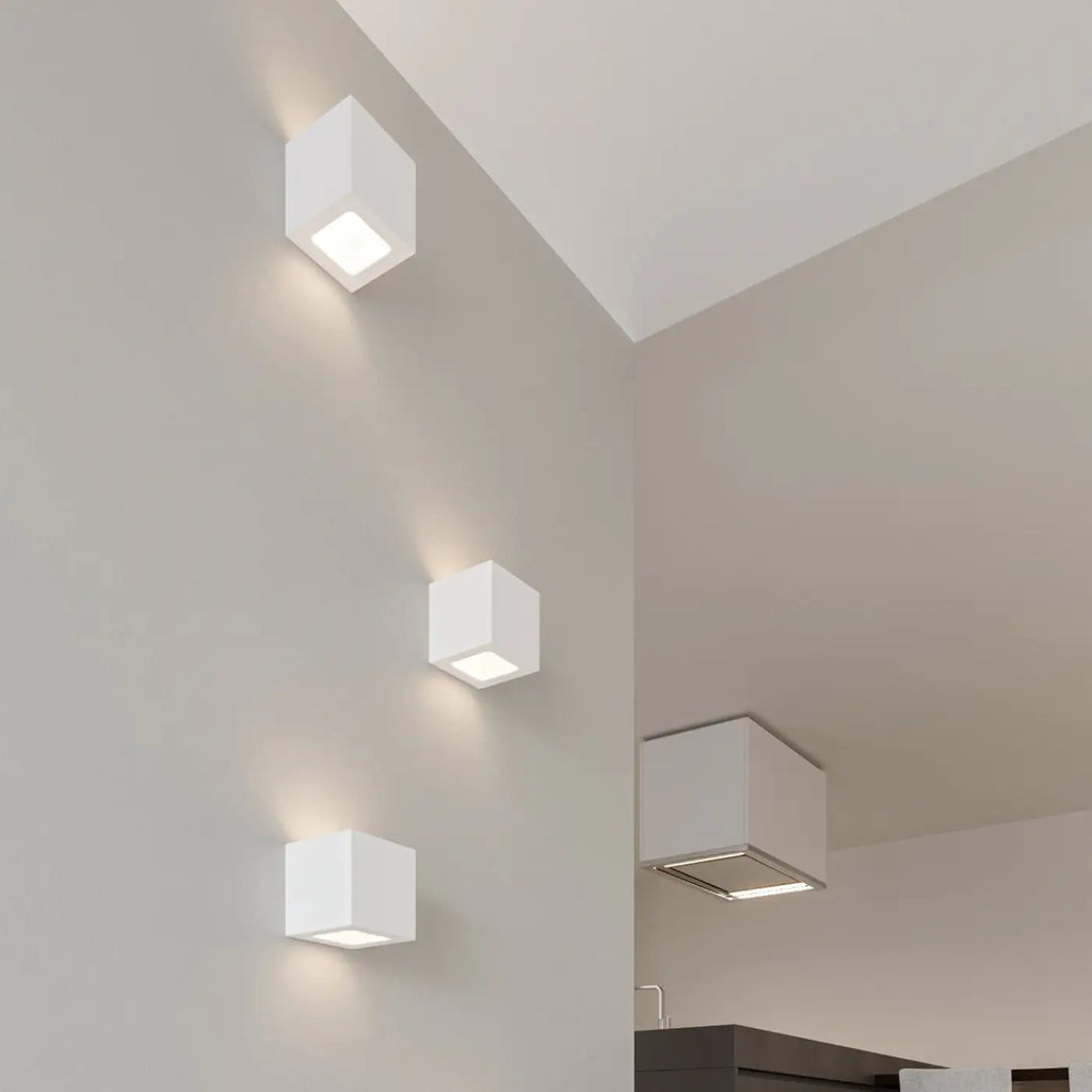 Applique murale cube en céramique blanche ou en béton gris
