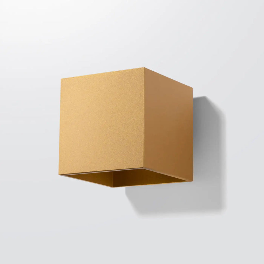Applique murale cube dorée, lumière vers le haut et le bas