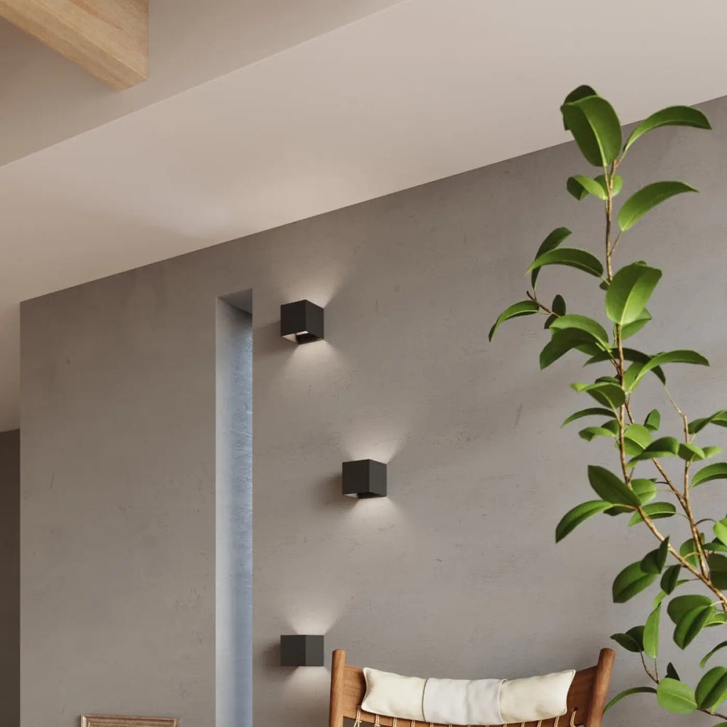 Applique murale LED cube noire IP54, 7 W blanc chaud