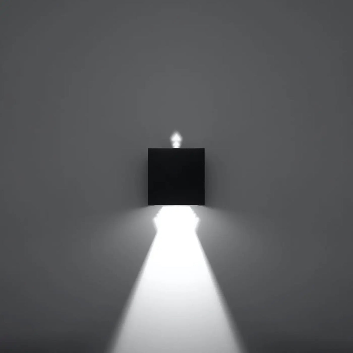 Applique murale LED cube noire IP54, 7 W blanc chaud