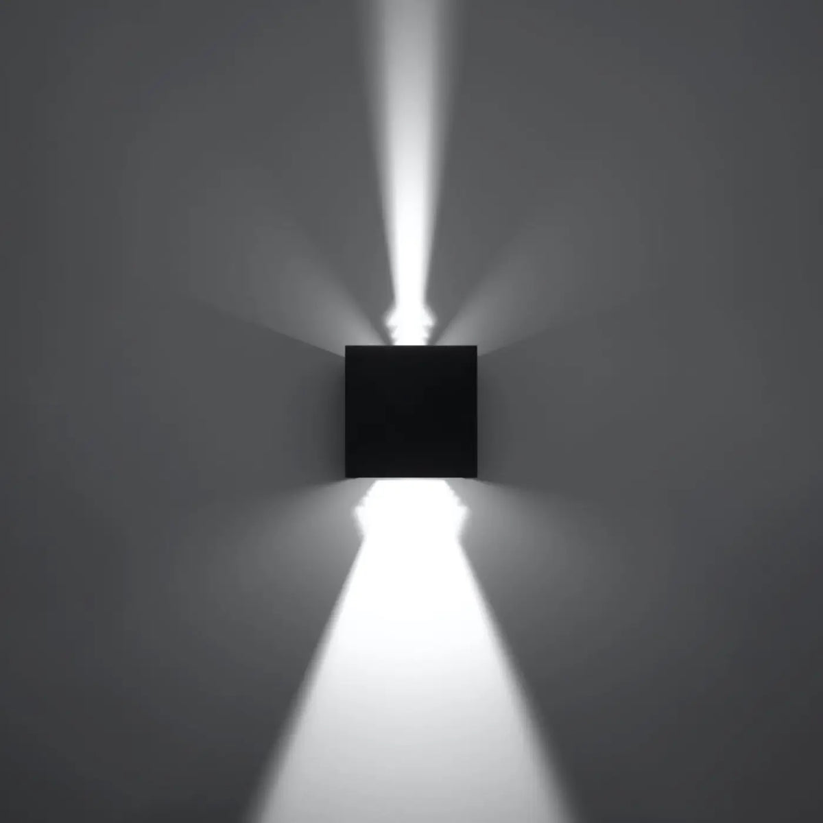Applique murale LED cube noire IP54, 7 W blanc chaud