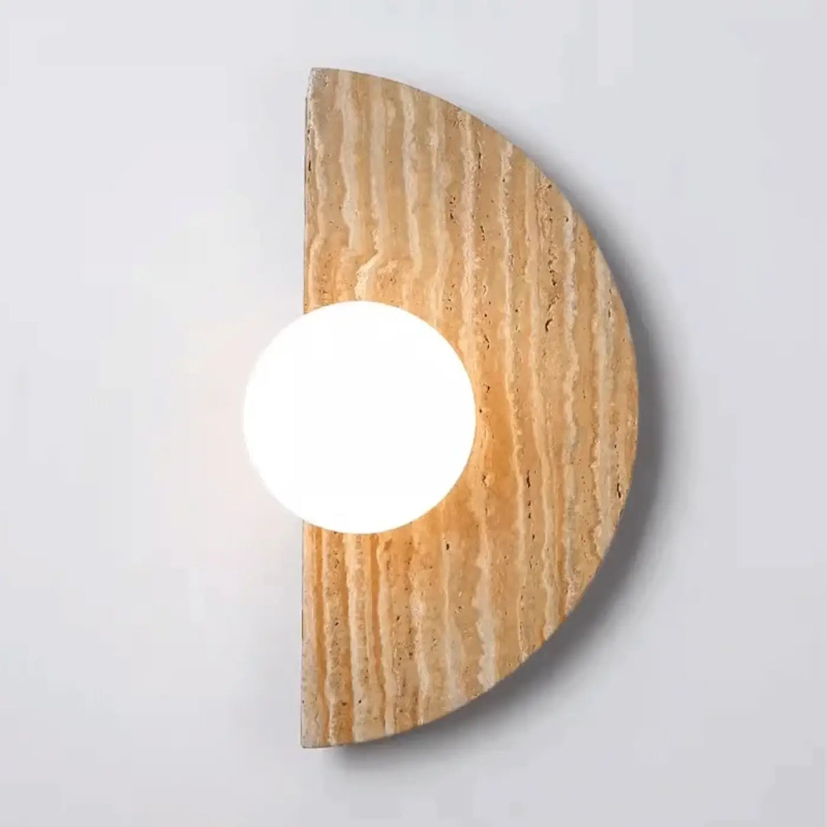 Applique murale demi-lune en travertin et verre dépoli