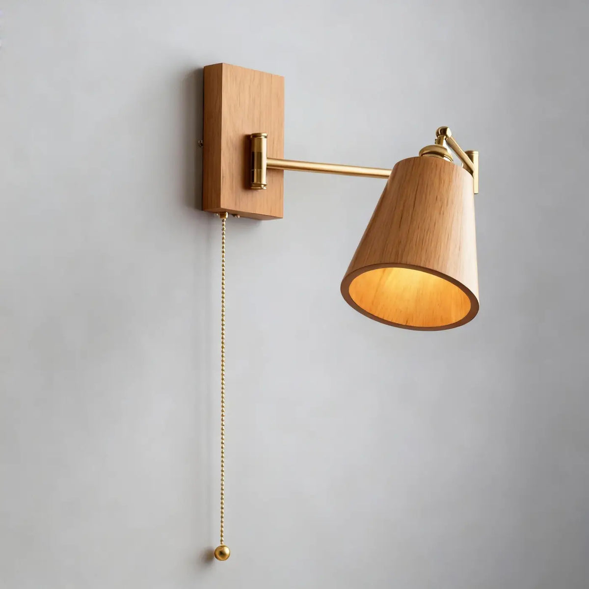 Applique murale bois et laiton à bras orientable, beige