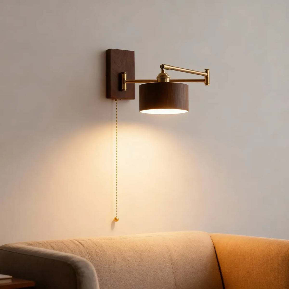 Applique murale bois et laiton à bras orientable