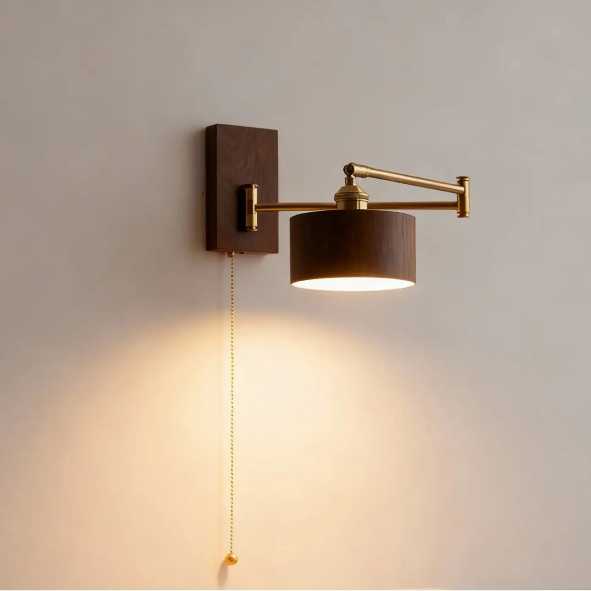 Applique murale bois et laiton à bras orientable, marron