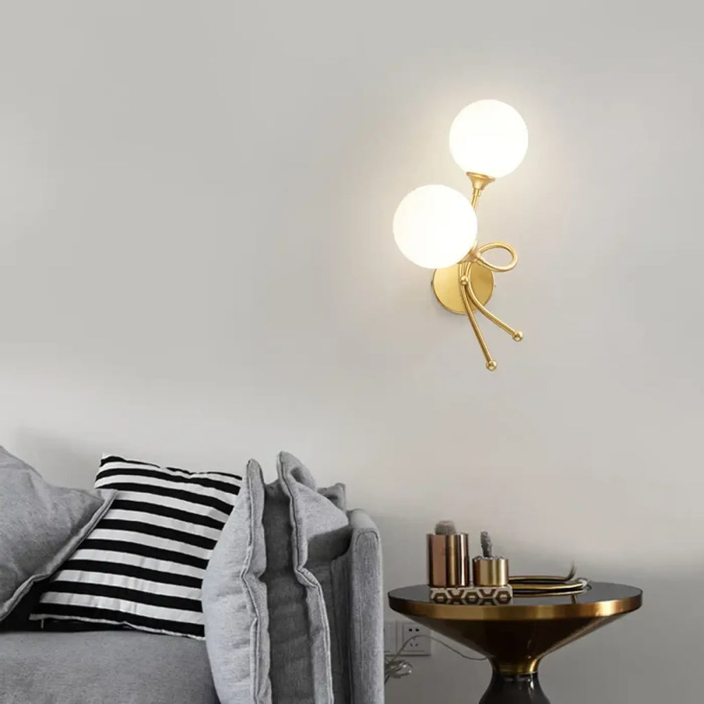 Applique murale deux globes en verre opalin, version droite ou gauche
