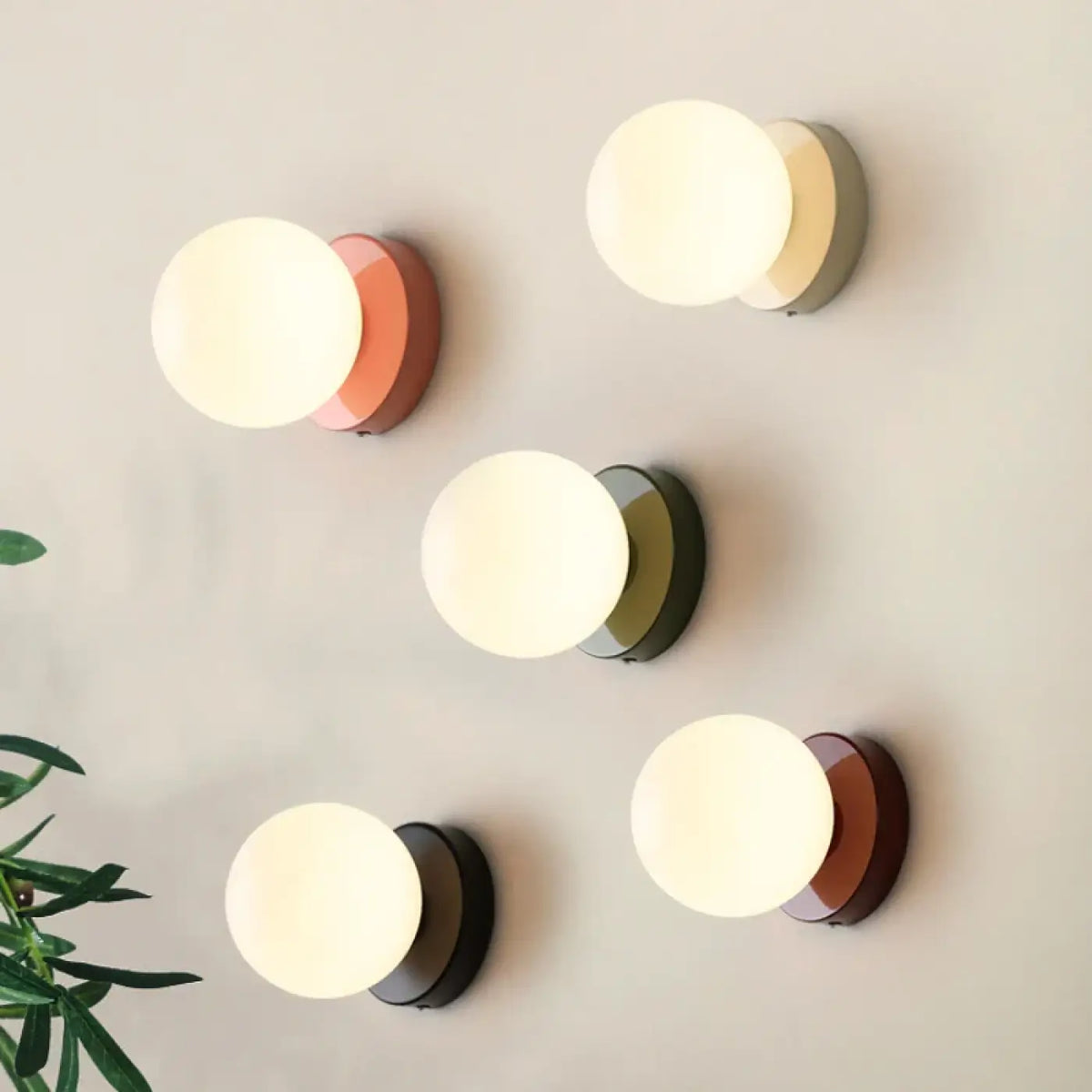 Applique murale à abat-jour arrondi en verre opale, 5 coloris