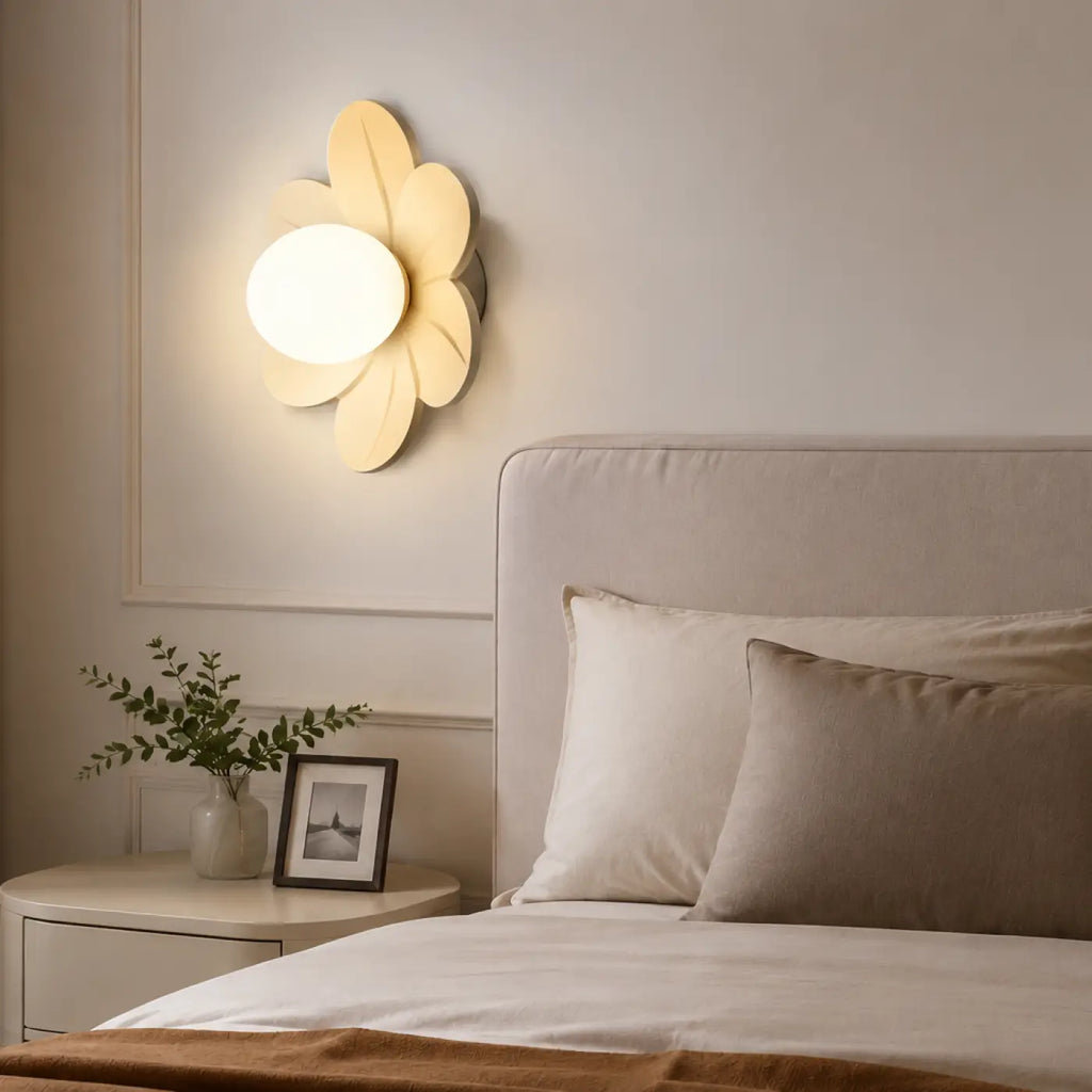 Applique murale fleur avec boule en verre blanc, trois coloris