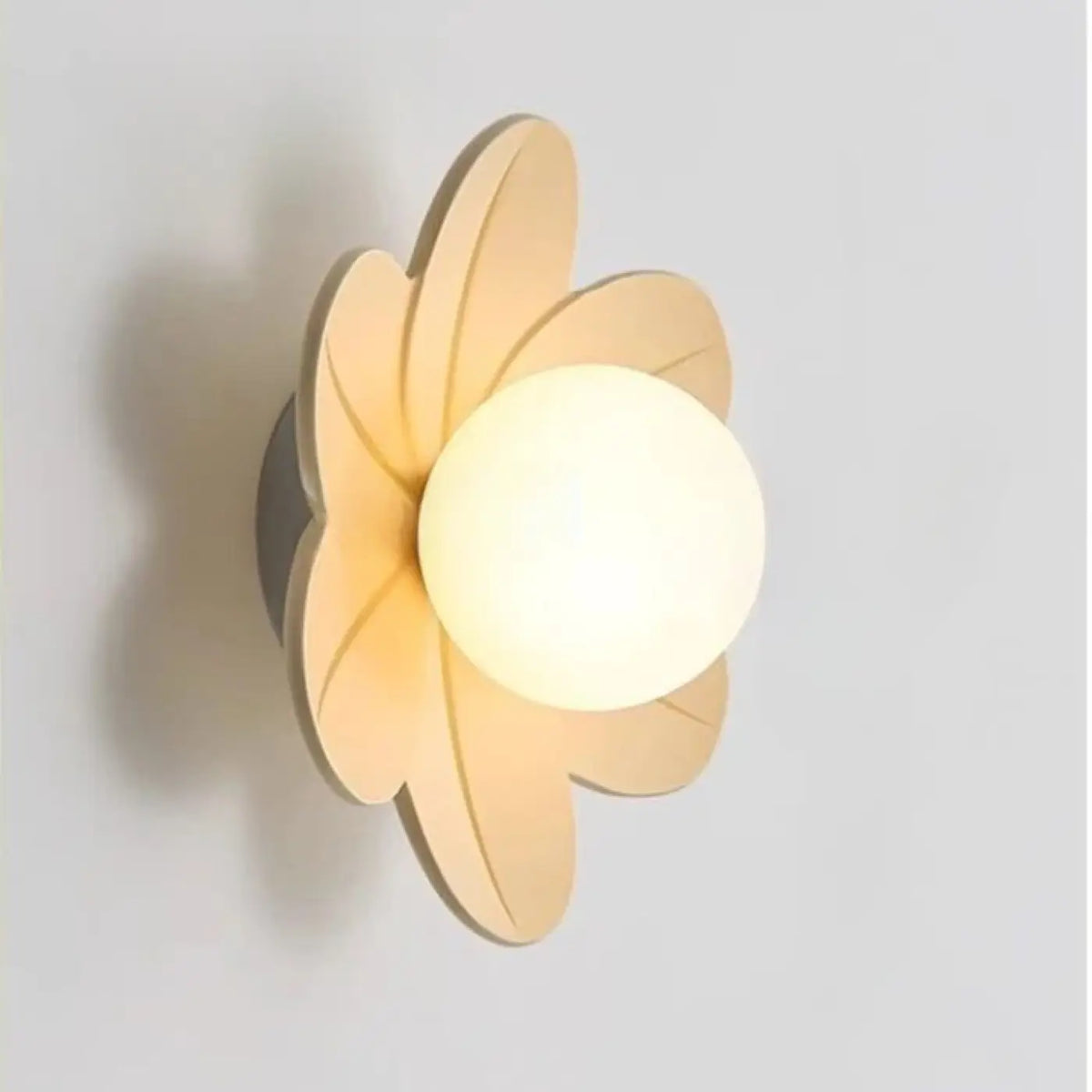 Applique murale fleur avec boule en verre blanc, trois coloris, jaune